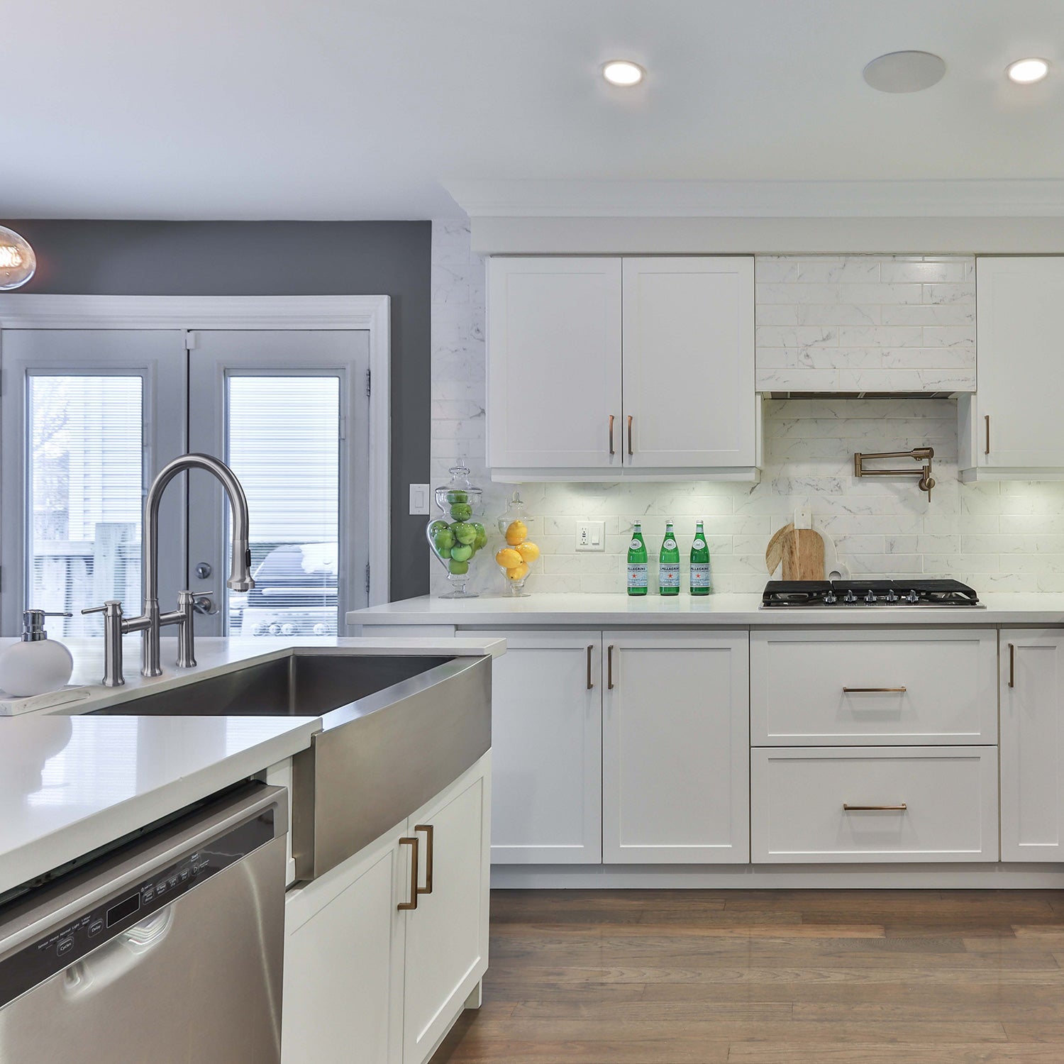 30" Brushed stainless steel commercial single bowl sink with an arched front apron