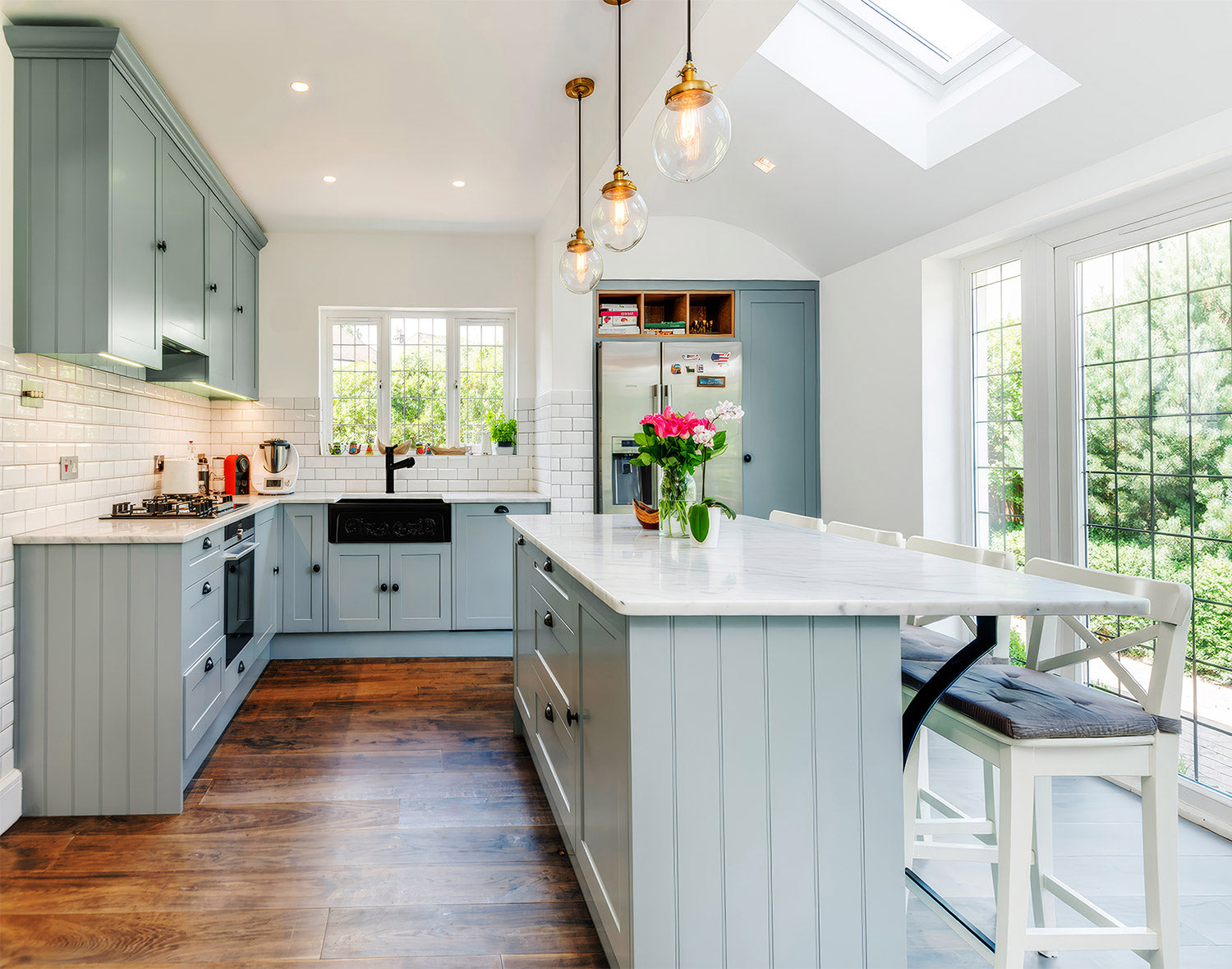 33" reversible single bowl fireclay kitchen sink: Roman vine, beveled front apron